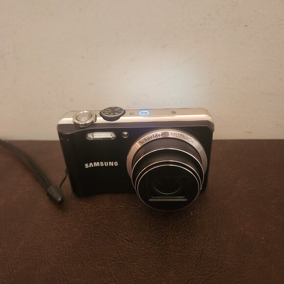 SAMSUNG HZ30W  12MP Compact Digital Camera with Charger (Tested) - Picture 1 of 9